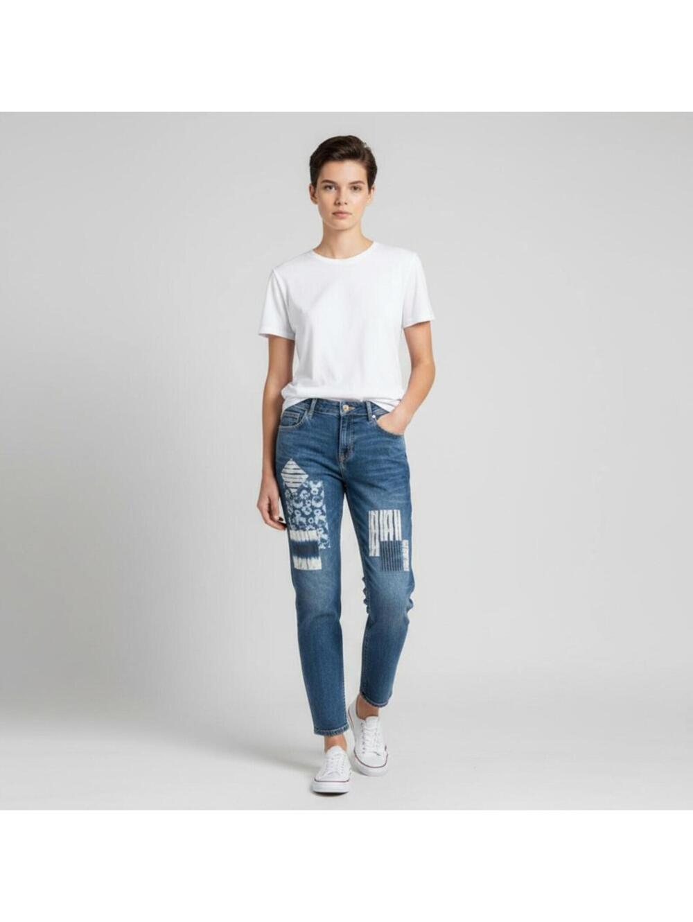 Tommy Bahama Relaxed Slim Boyfriend Jeans Embellished Patch Detail Size 27x29